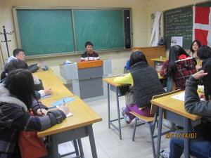 伟德betvlctor体育官网团总支学习十八大